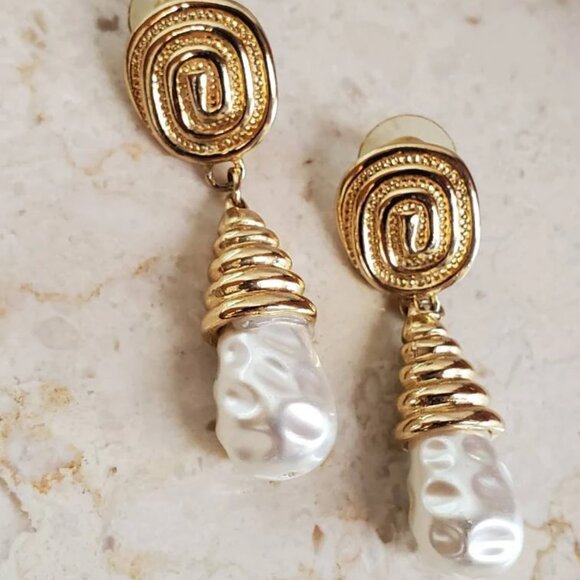 Etruscan Faux Baroque Pearl Drop Earrings - Picture 1 of 9